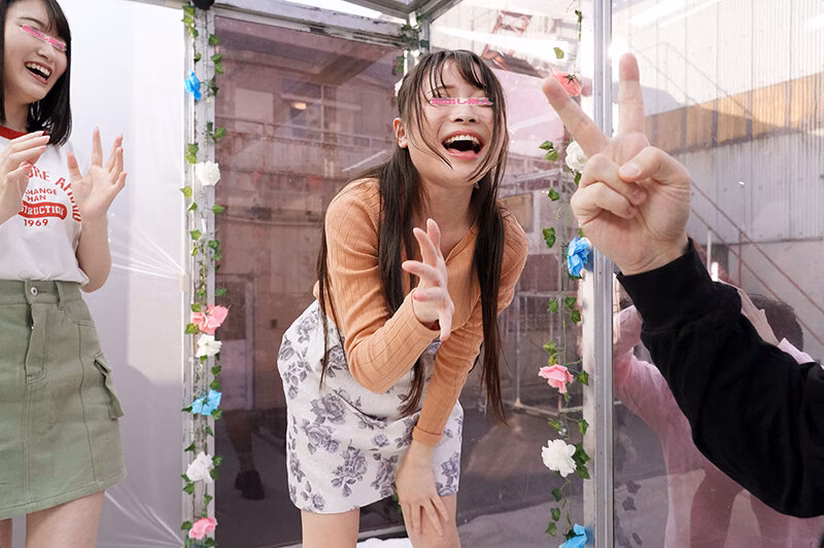 avdaisuki-cyt.com 顔出しMM号 大学生Wカップル限定 ザ・マジックミラー 勝てば100万円！負ければ同時即ハメ！青空NTR中出し野球拳！彼氏たちの目の前で同時に寝取って生中出し！仲良し女子大生4P乱交スペシャル！ No3